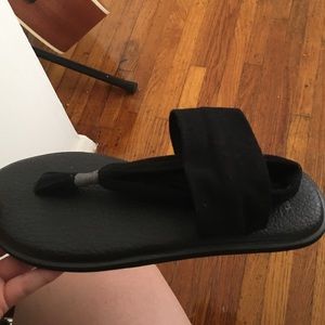 Sanuk yoga mat sandals